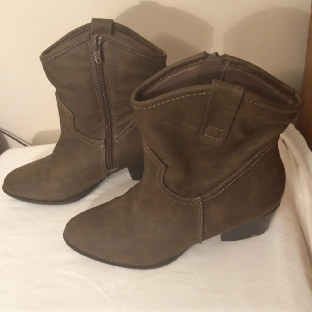 Kenneth Cole brown Booties Boots 7 Women’s EUC